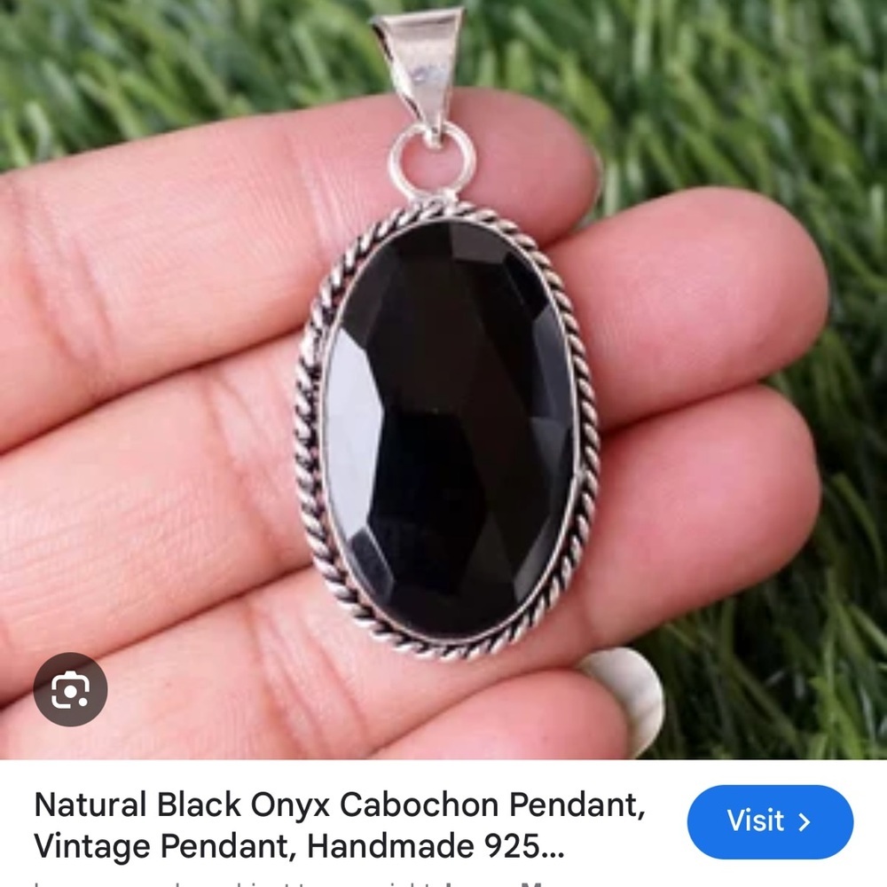 Elegant Silver Pendant with Black Onyx Stone